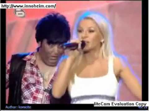 Десислава имитира