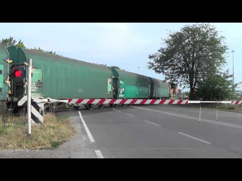 Passaggio a livello di via Baiona in HD - Ravenna // Level Crossing
