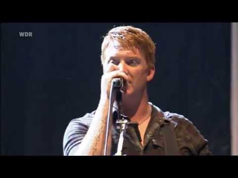 QOTSA- Feel good hit of the summer (live 2010)