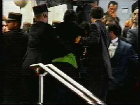 Michael Jackson stürzt in Cannes (1997)