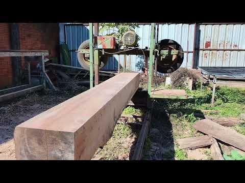 Madera aserrada con aserradero horizontal casero en Natalio Itapúa Paraguay 