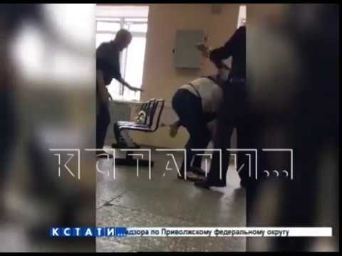 ПОЛИЦЕЙСКИЕ ИЗДЕВАЮТСЯ НАД ЖЕНЩИНОЙ