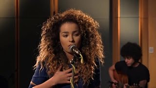 Ella Eyre - Love Me Like You (BRITs 2013)