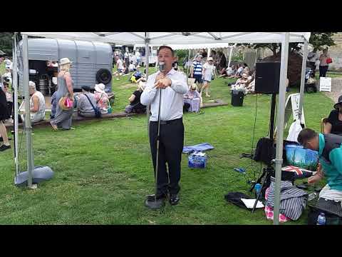 Steve Conway Performing at Chiddingstone Castle Vintage Fair