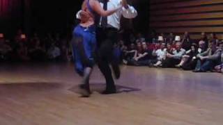 Roberto Reis & Natalia Lavendeira dance Tango to El Llorón at Corrientes in London