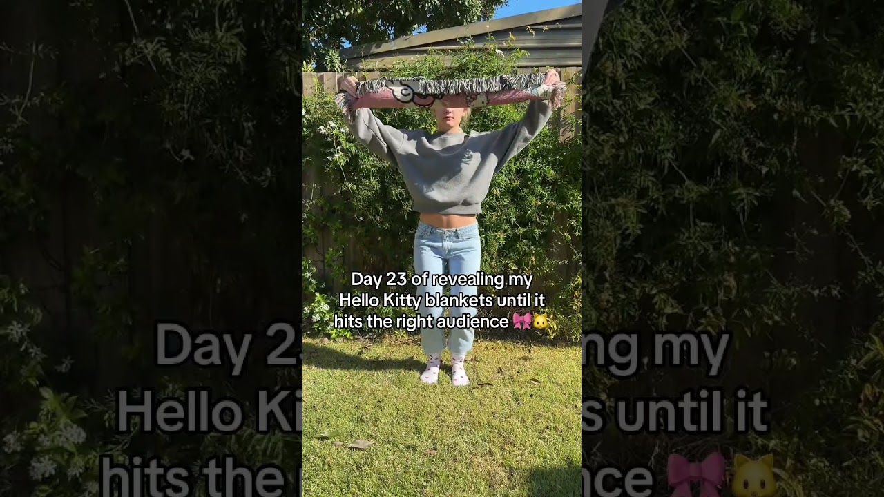 I hope Hello Kitty fans find this 🥹🎀 #hellokitty #blanket #hellokittyaddict #hellokittystuff