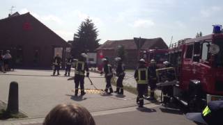 preview picture of video '120 Jahre Feuerwehr Colbitz - Vorführung PKW-Unfall'