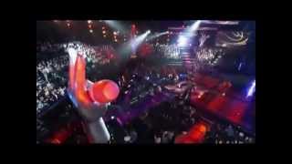 Christina Aguilera en vivo junto a su equipo cantando &quot;Fighter&quot; 17/4/2012