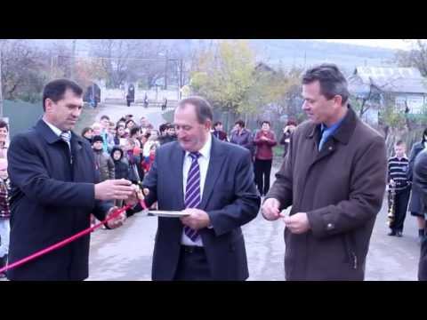 Taierea panglicii pe podul nou reconstruit din s. Roscani, Straseni