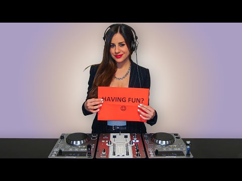 Soundwave Session 25 - DJ MILENA [Deep House]