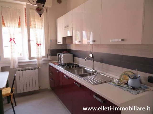 Marina di Massa: in posizione centralissima, a soli 100 mt. dal mare, appartamento completamente ri