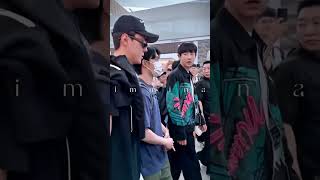 Download lagu #Kyungsoo's hand on #Chanyeol's lower back π₯°ππ #flashbackfriday #chansoo mp3 Download lagu #Kyungsoo's hand on #Chanyeol's lower back π₯°ππ #flashbackfriday #chansoo mp3