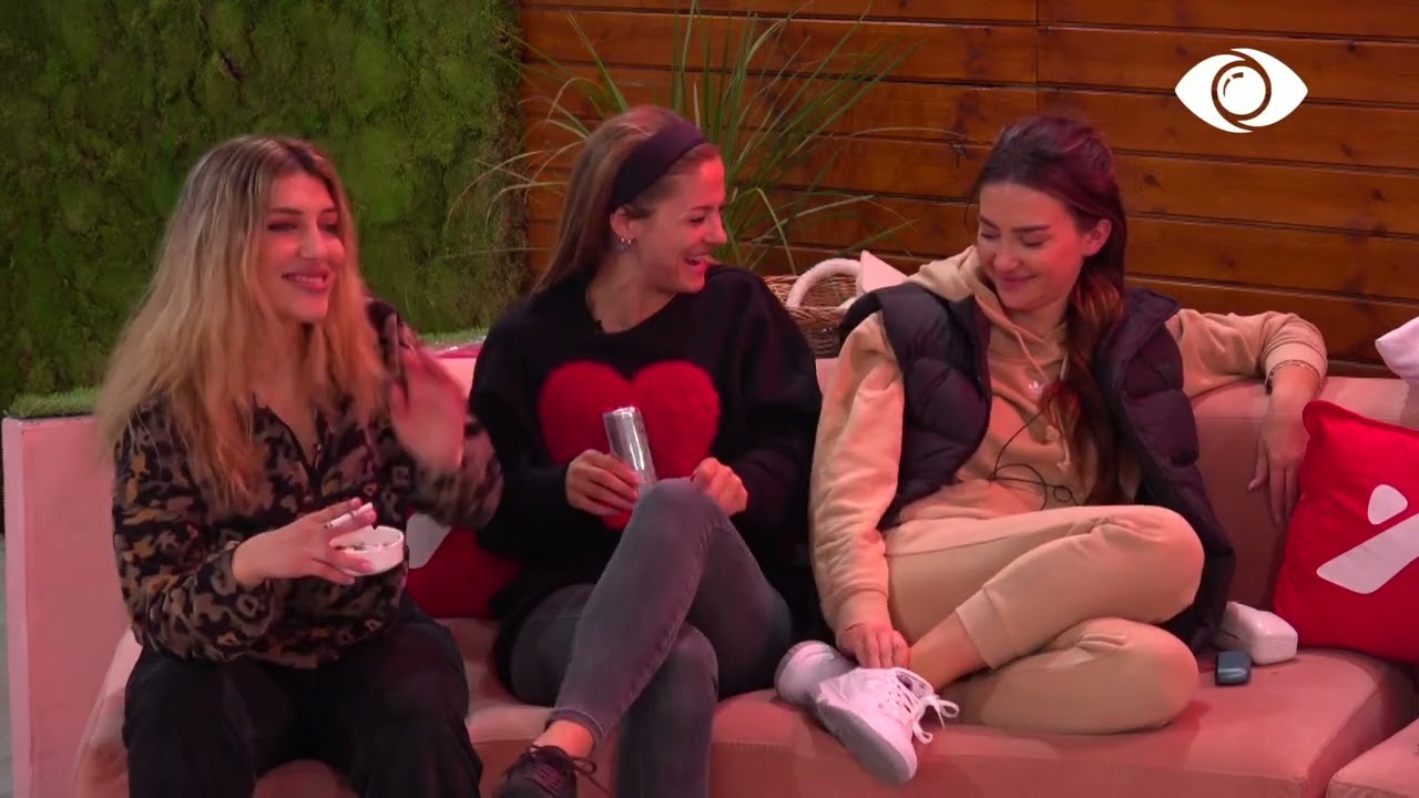 Qetsori i kërkon bluzën Fotinisë