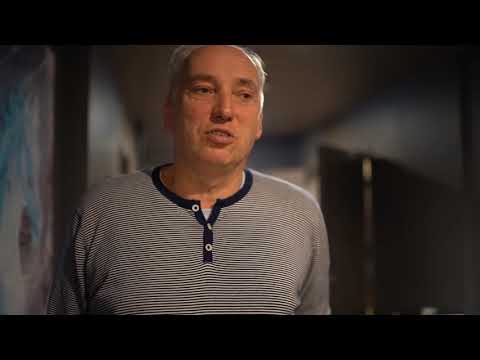 Uldis Melderis atbild uz jautājumie par šahu Pullman Riga Old Town Hotel čempionāta laikā