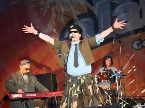 Graieste Moldoveneste feat Akon   S ma mbat Smambat