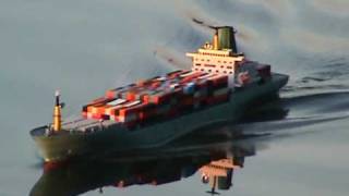 preview picture of video 'Sydney Star - Graupner - RC Container Ship full speed'
