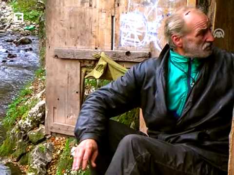 Čovek živi u pećini