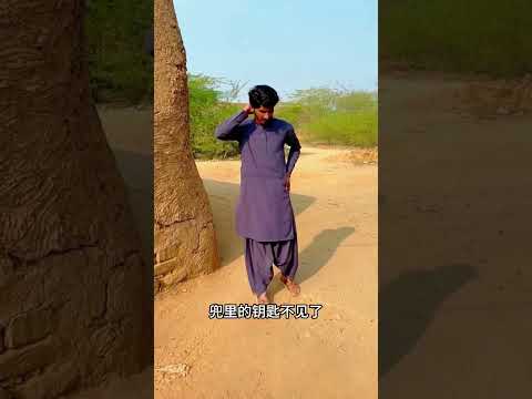 小偷趁老板锁门溜进超市，结果没想到被当场抓包