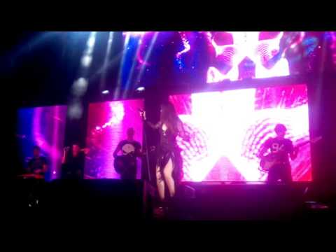 Como una flor # #tourcaosgandia 2-10-16 Malú