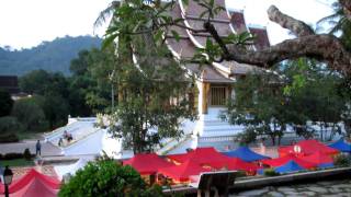 preview picture of video 'Night Market Luang Prabang, Laos part 1'