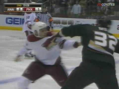 Travis Moen vs Steven Goertzen