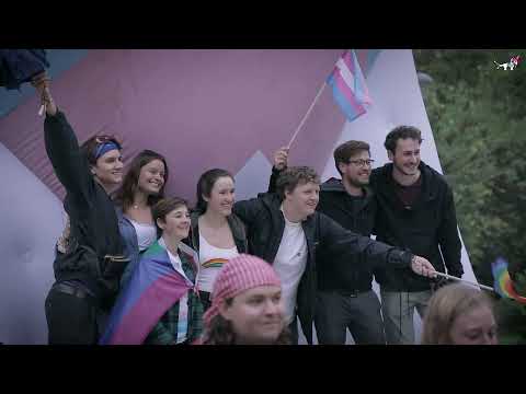 Kutyapárt a Pécs Pride-on (2022 szeptember)