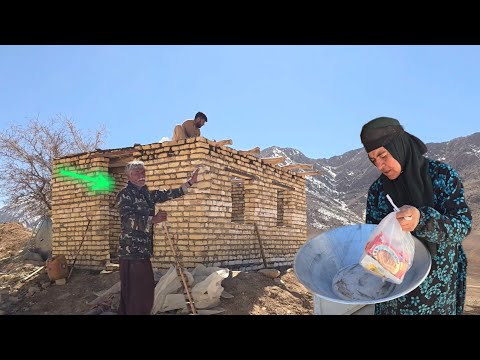 Das Dach von Omas Traumhaus nimmt mit der Hilfe eines vorbeiziehenden Hirten Gestalt an!