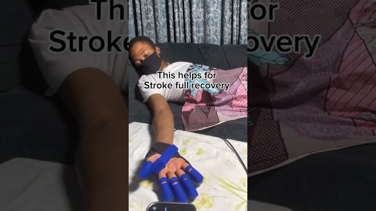 Gants de rééducation miroir noir bleu pour mobilité video thumbnail