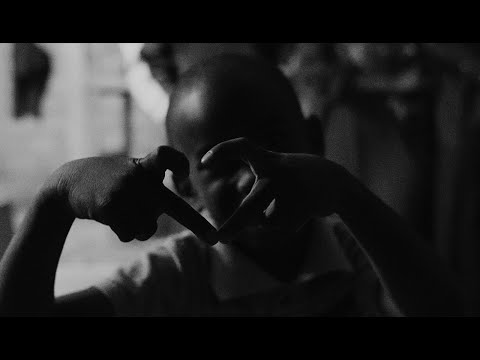 Tili - Living that (Clip Officiel)