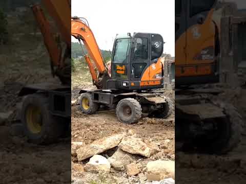 máy xúc dosan múc đất lên xe ôtô tải Ben #otomayxuc