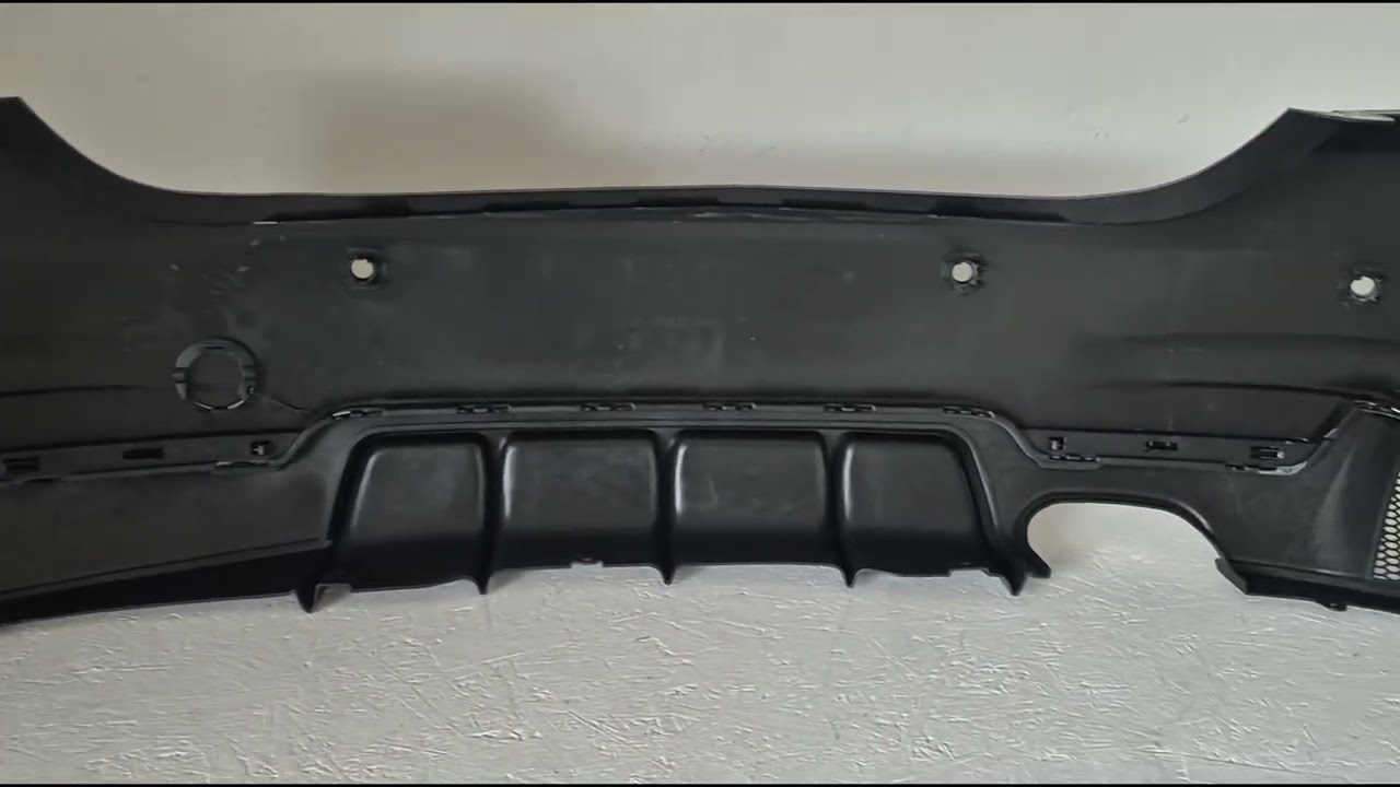 BMW 4 Serie F32/F33/F36 2012–2020 Achterbumper met diffuser voor enkelzijdige dubbele uitlaat M-Sport Video 1