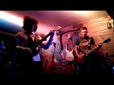 D\C Train - Thunderstruck - live in Docker's ABC