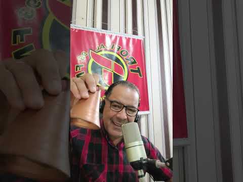 EU APRESENTANDO O MEU PROGRAMA NA RÁDIO TROPICAL FM DE MEDEIROS NETO BAHIA 