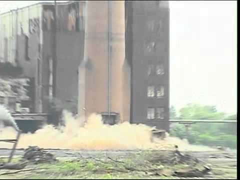 Sprengung - ehem. Zeche "Schacht Hugo" Gelsenkirchen/NRW - Schornstein - 14.05.2003 ()