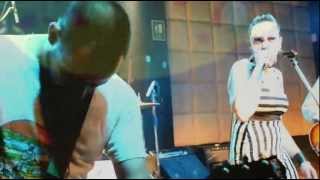 BARBARA &amp; LOS ROTOS DEL ROCK - MASTICARÉ TU CORAZÓN [POOLENTA FIESTOCATA @ BATUTA 16/01/2013]