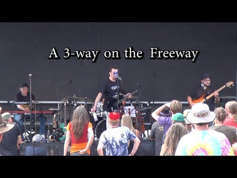 A 3-way on the Freeway (Live) - CHATO!