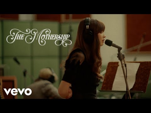 Alexandra Savior - The Mothership (Live Performance Video)