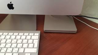 Apple USB SuperDrive (MD564) - відео 2