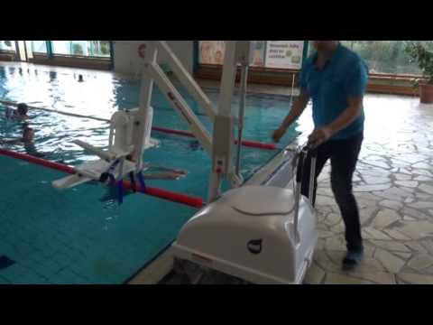 Einweihung mobiler Schwimmbadlift - ELSTERWELLE