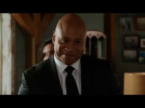 E20 Seoul Man Deeks give Kensi a present