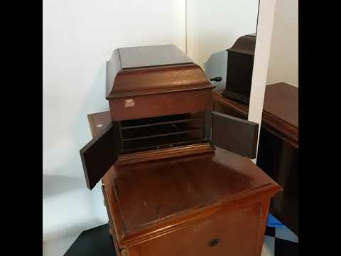 HMV model 111 biurkowy gramofon Hold My Hand - Nat King Cole DoGramofonu.PL