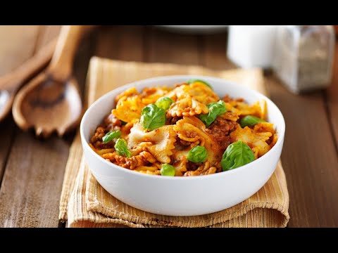 Pasta con sugo di pomodoro e verdure nascoste