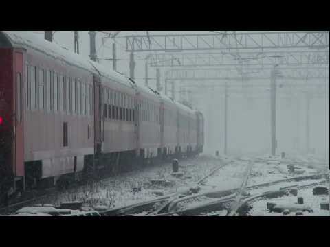 IR 1825 Bucuresti Nord - Targu Jiu paraseste Gara de Nord cu EA 41-0926-0 21.01.2012