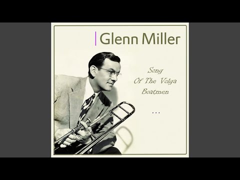 Medley: Alexander's Ragtime Band/Stompin' At The Savoy/Deep Purple/Don't Be That Way/I Can't...