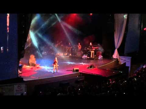 Sertab Erener 14 Ağustos 2015-Chandelier-Every Way That I Can