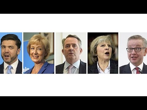 النواب المحافظون يعقدون اولى جلساتهم لانتخاب خليفة لكاميرون