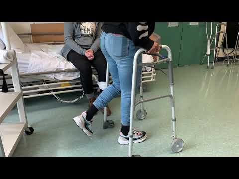 Marcher avec la marchette