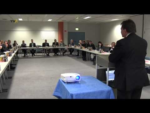 Wirtschaftsstaatssekretärin Hessel in Kaufbeuren: zusammen mit OB Bosse besichtigt sie Firmen