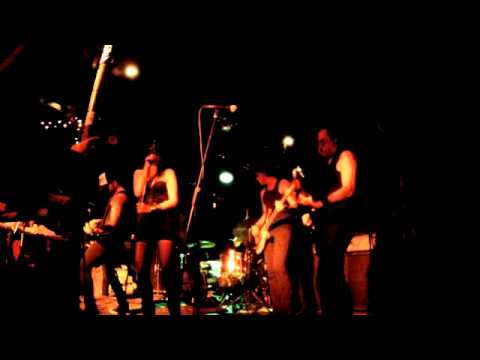 Los Inadaptados - trapped in a dungeon