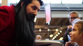 Hr. Skæg signerer bøger ved Bogforum 2015